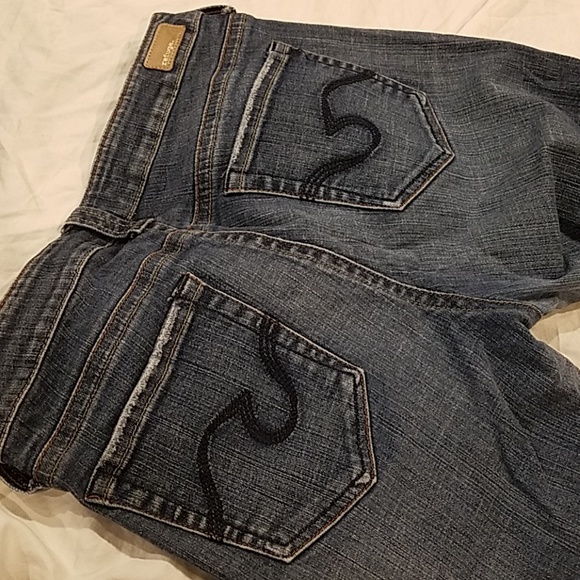 Capri's - Picture 3 of 3